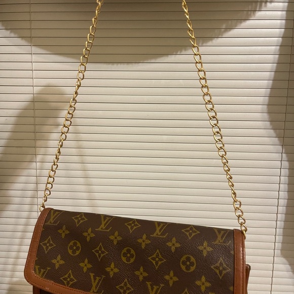 Louis Vuitton Vintage Monogram Clutch - Picture 7 of 12